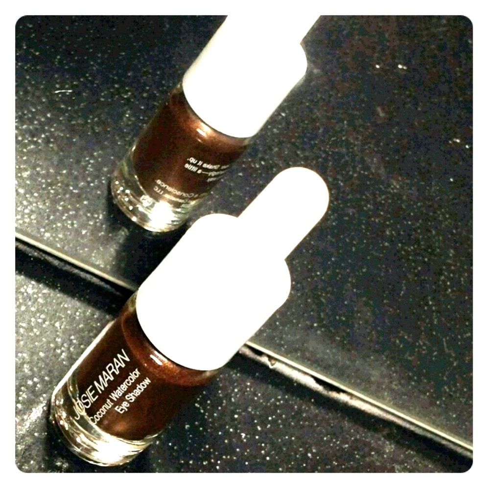 Josie Maran~ Coconut I Eye Shadow!